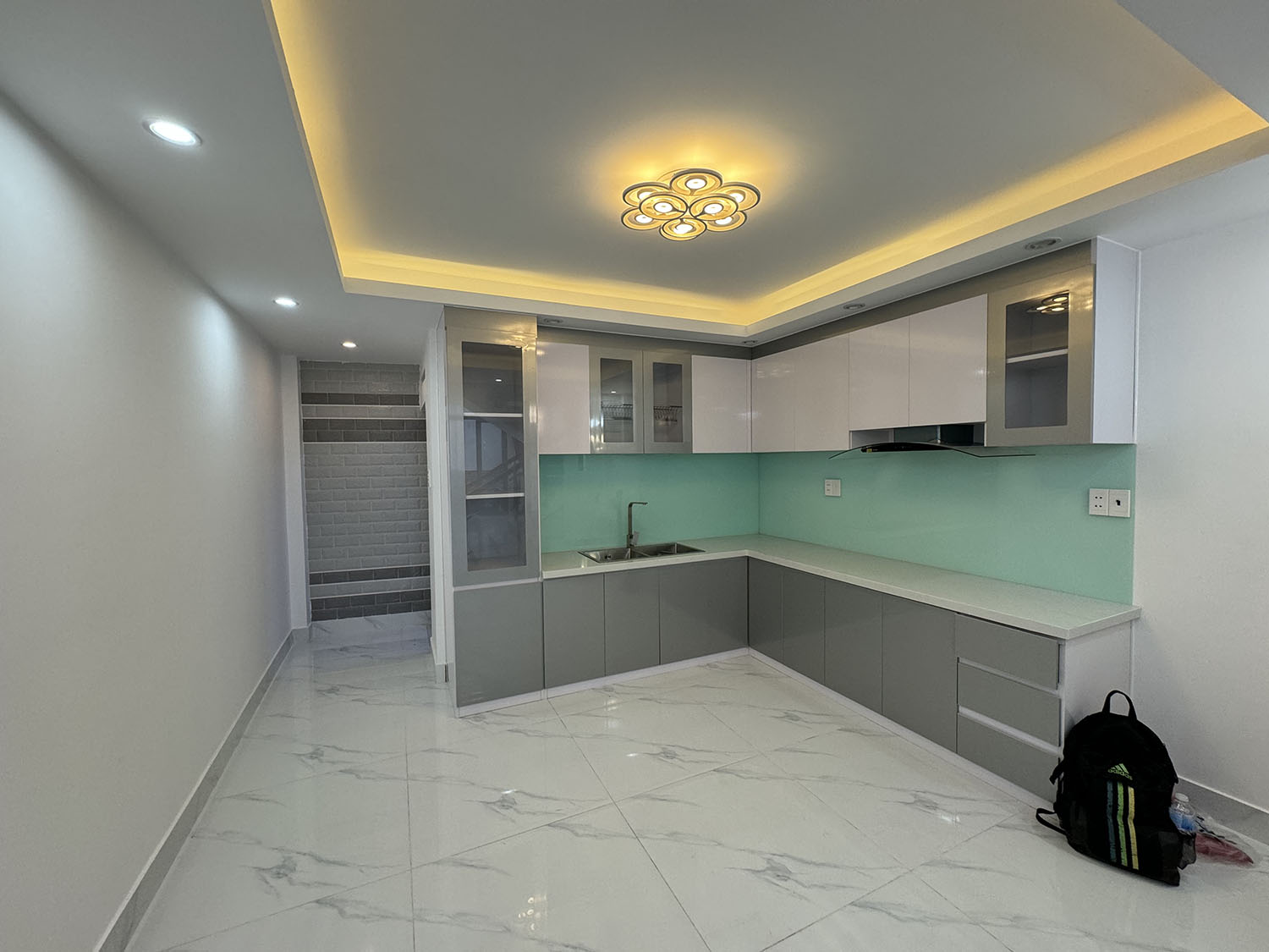 Nhà phố 3 lầu (4mx12,5m=50m2) 5 phòng ngủ hẻm ôtô 7 chỗ khu đồng bộ Nguyễn Thượng Hiền, Bình Thạnh